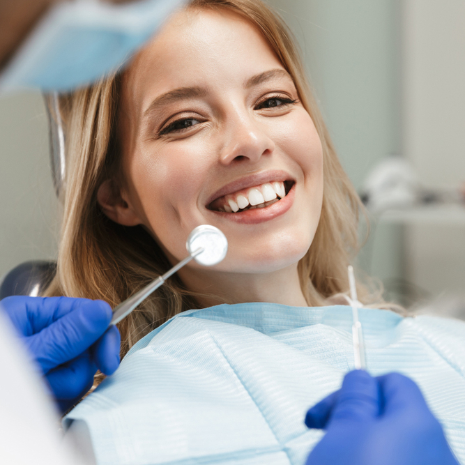 Кариес: Современные методы лечения зубов в клинике Династия для сохранения вашей улыбки